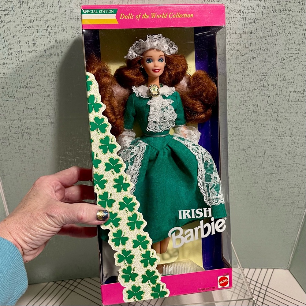 MINT IN BOX DOLLS OF THE WORLD IRISH BARBIE EMERALD GREEN DRESS WITH LACE 1994